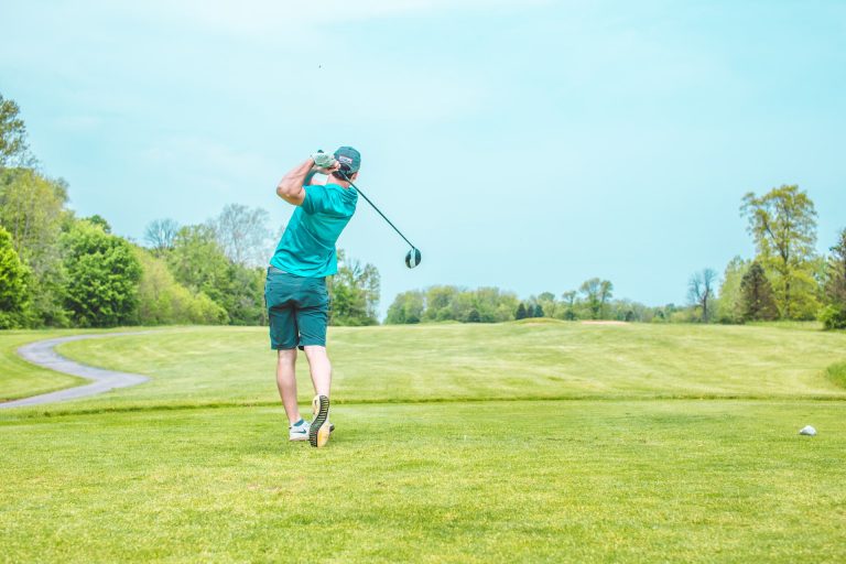 Comment jouer au golf avec un mauvais dos ?