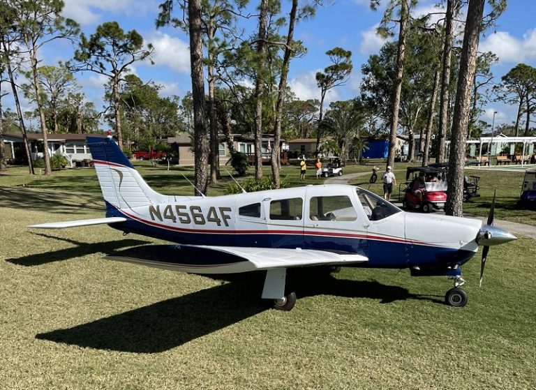 Un avion atteri en urgence sur un terrain de golf en Floride !