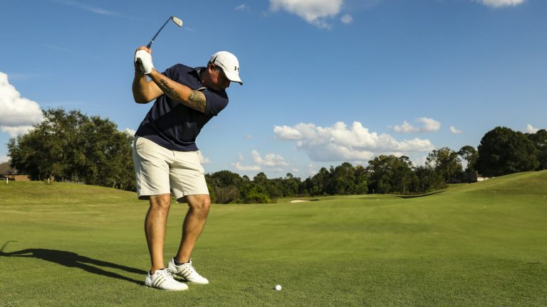 Rencontre golf célibataire : jouer plutôt que swiper
